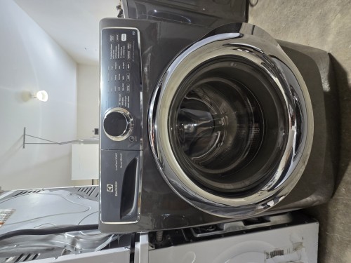 Refurbished Electrolux front loader washer $399